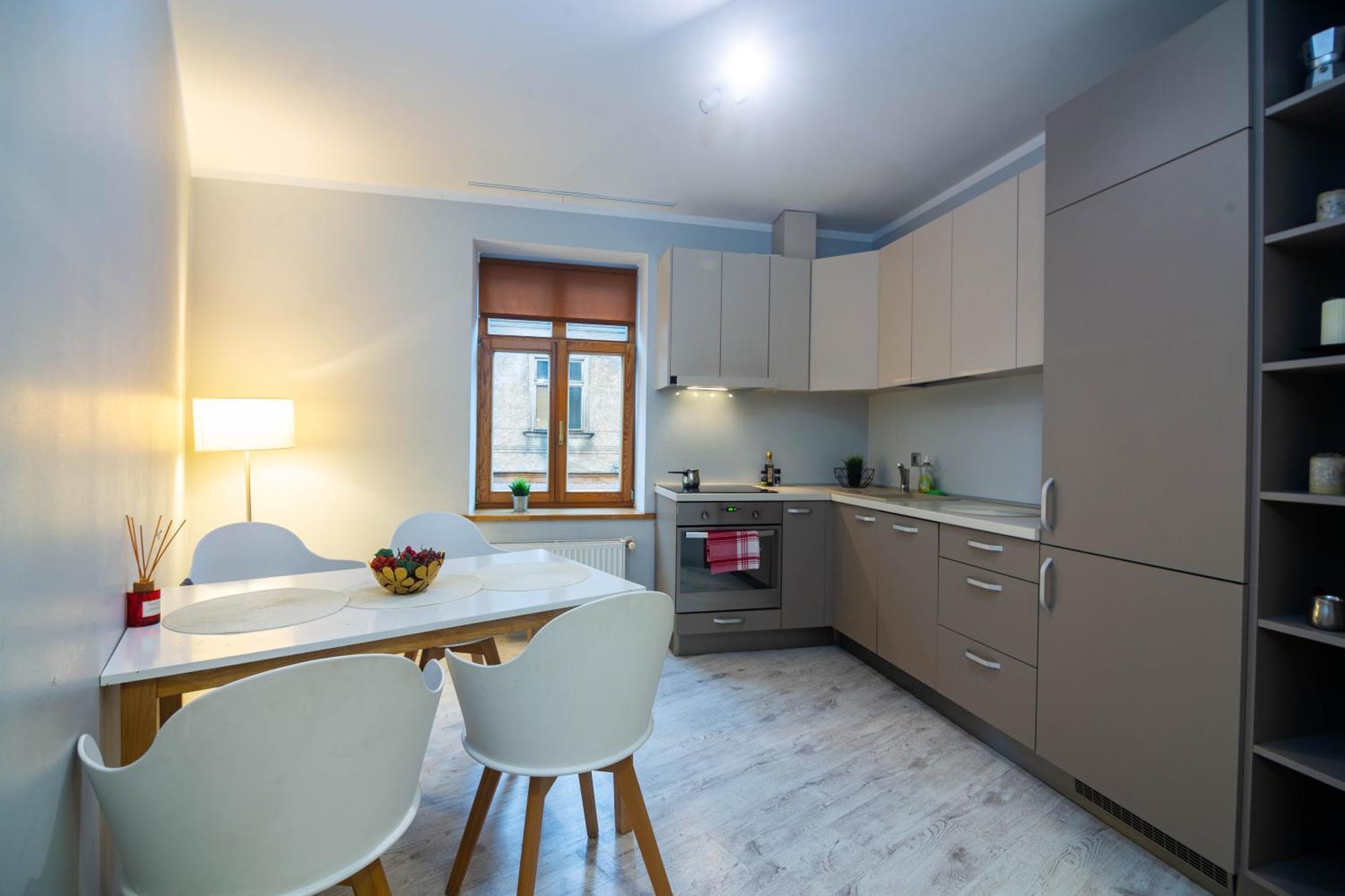 Center 2-bedroom Gem In