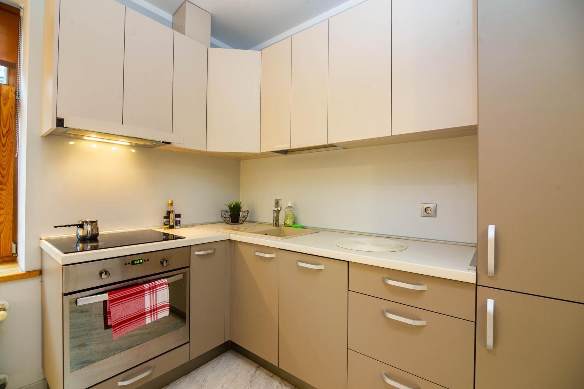 Center 2-bedroom Gem In *