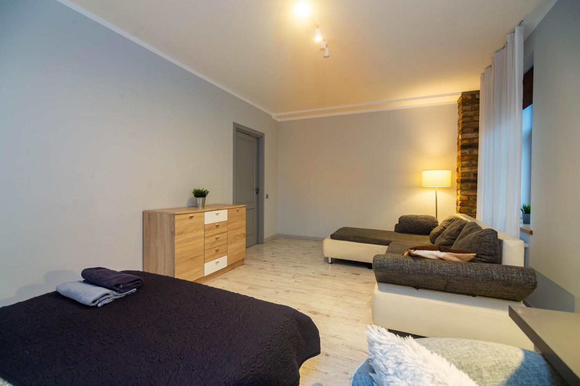 Center 2-bedroom Gem In